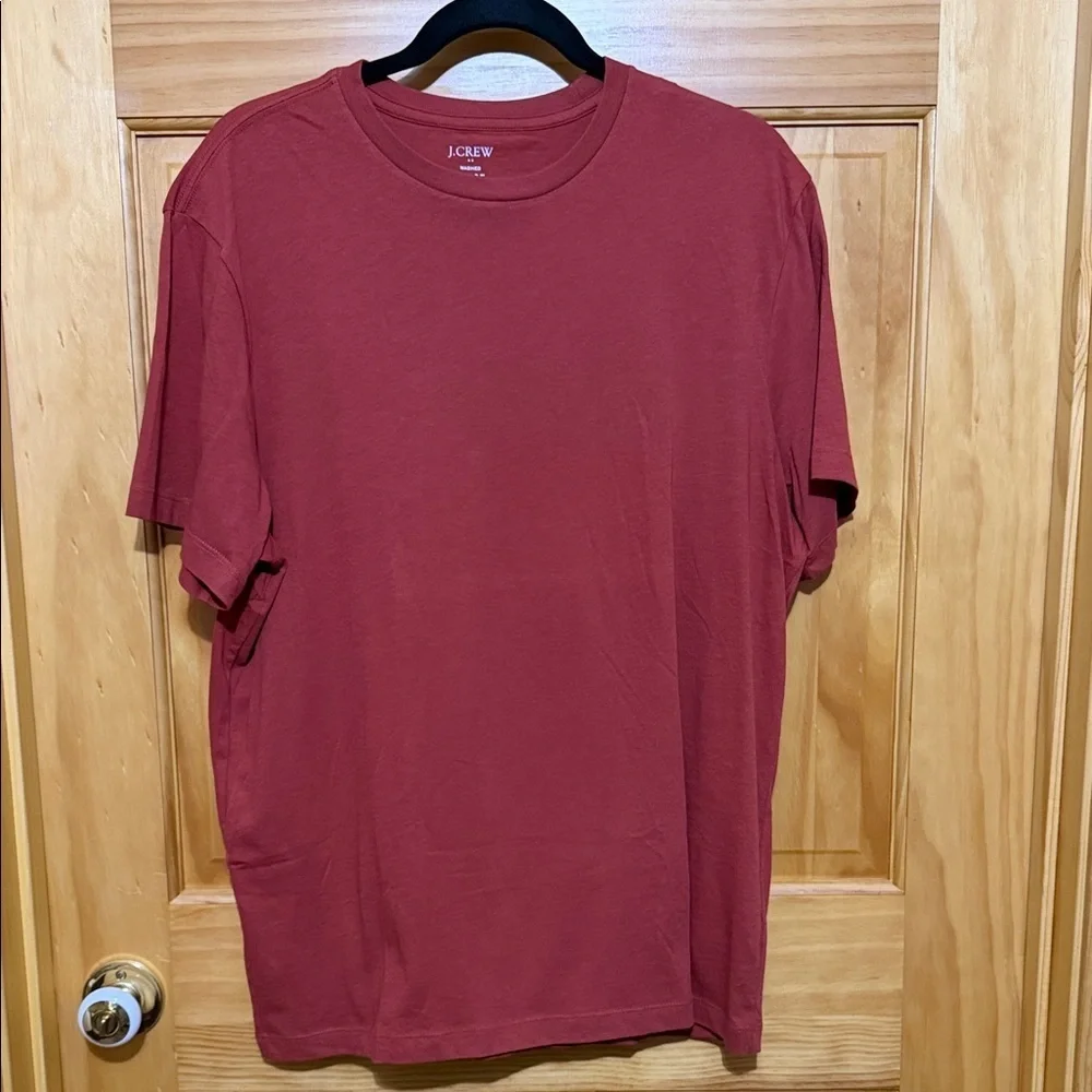 J. Crew Men's Short Sleeve Washed Tee Shirt in Warm Brick.  Size Large.